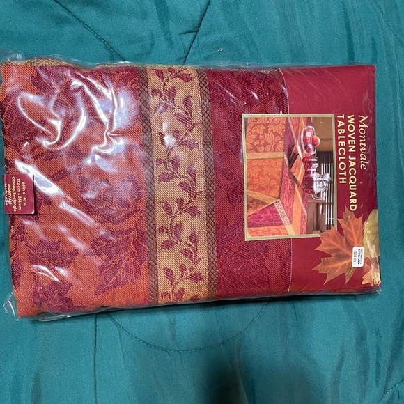 Woven Jacquard Tablecloth 60 X 140 oblong. Perfect for Fall/Thanksgiving - Picture 1 of 9